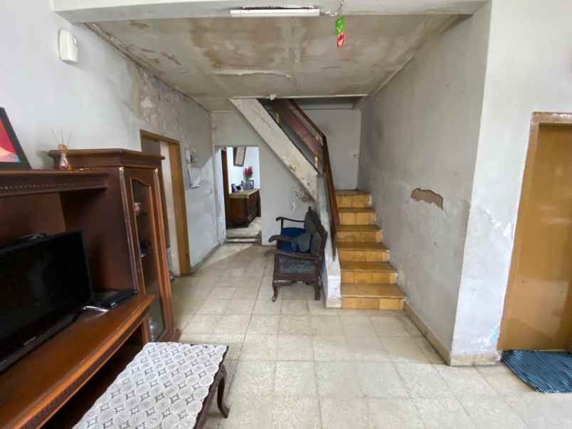 dijual rumah jalan raya utama a h