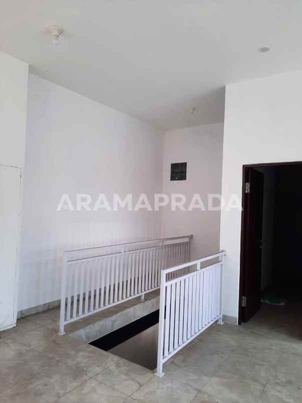 dijual rumah jalan seroja