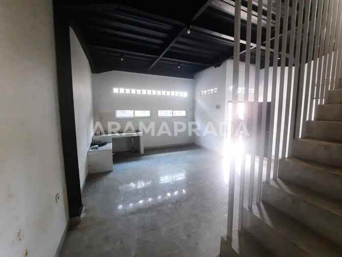 dijual rumah jalan seroja