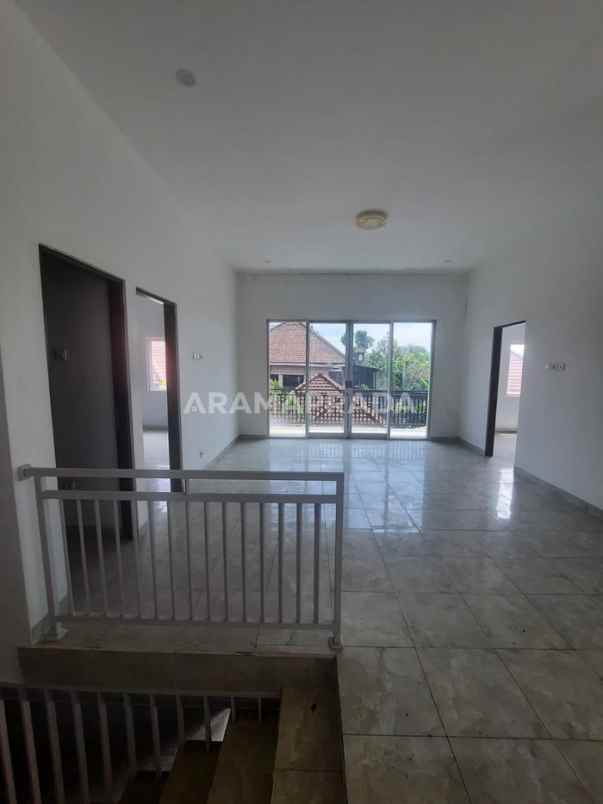 dijual rumah jalan seroja