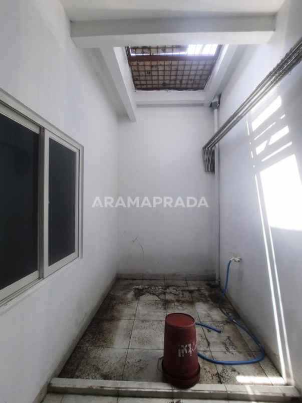 dijual rumah jalan seroja