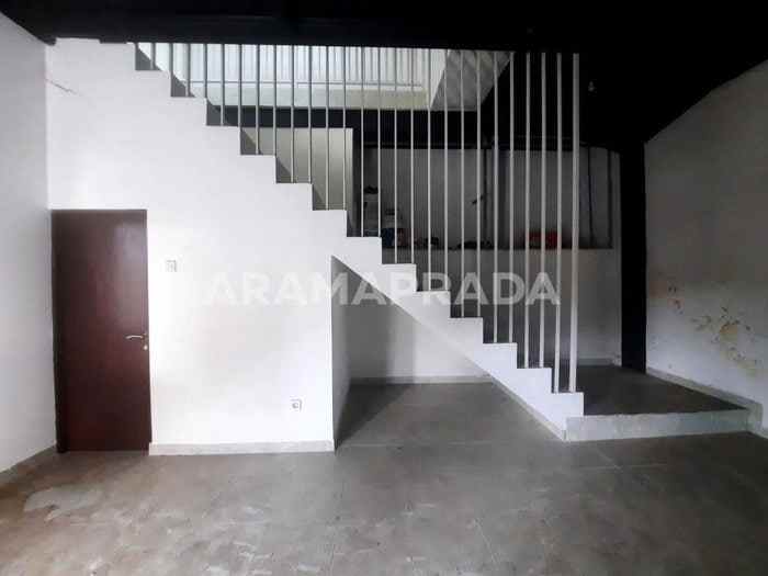 dijual rumah jalan seroja