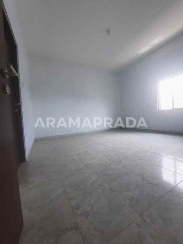 dijual rumah jalan seroja