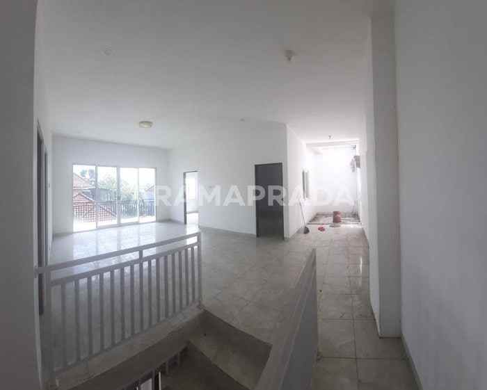 dijual rumah jalan seroja