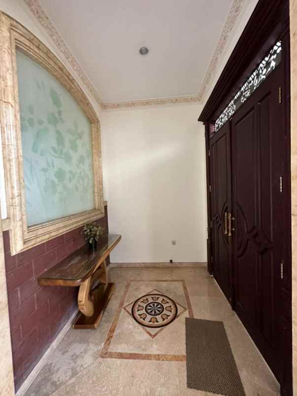 dijual rumah jalan taman hunian satelit