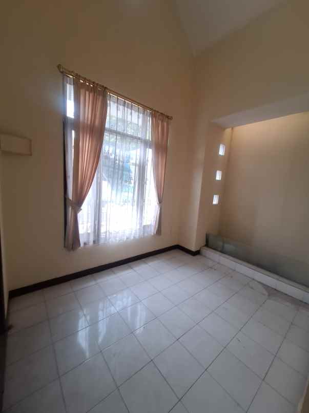 dijual rumah jalan taman puspa raya