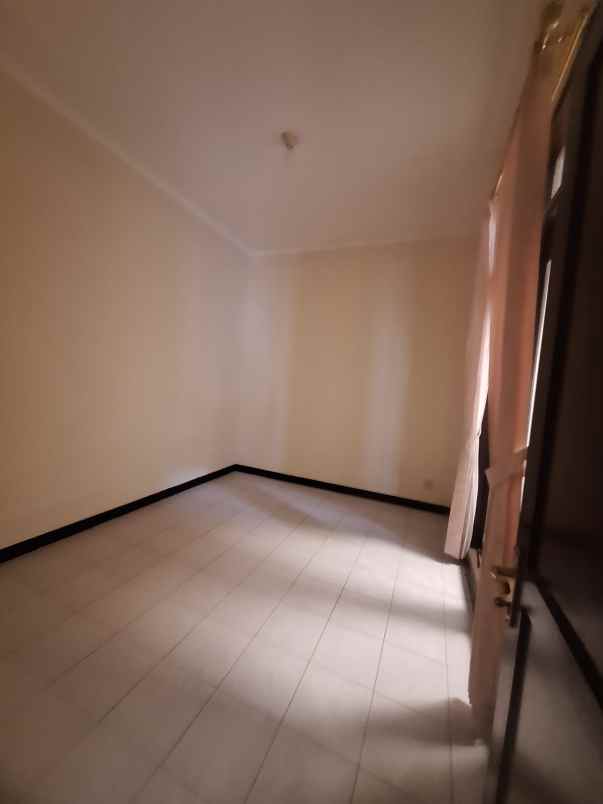 dijual rumah jalan taman puspa raya