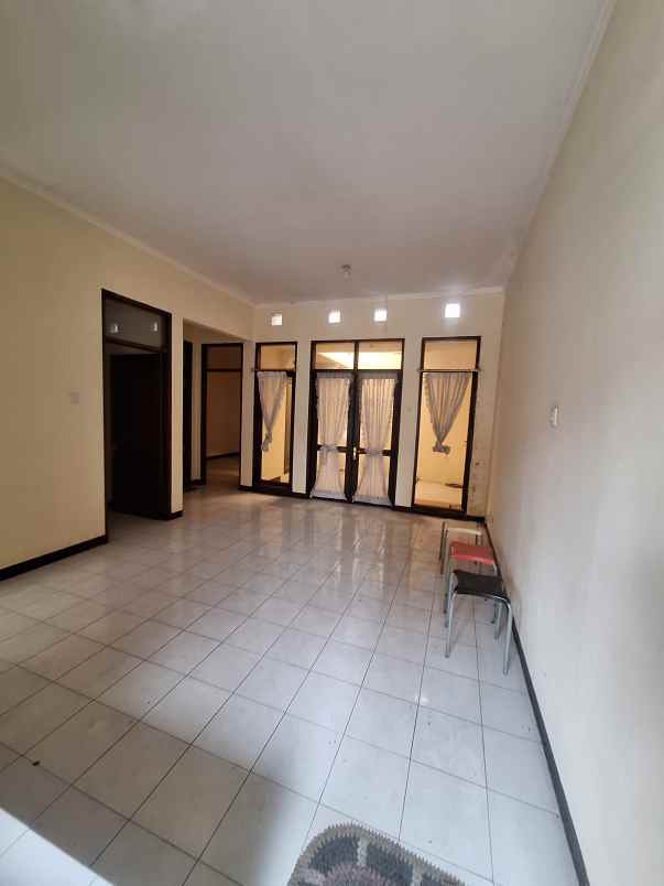 dijual rumah jalan taman puspa raya