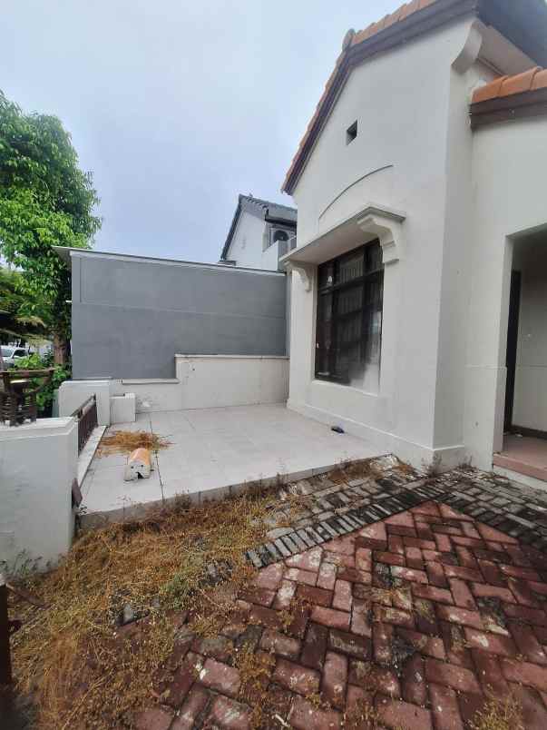 dijual rumah jalan taman puspa raya