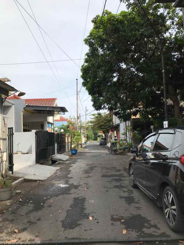 dijual rumah jalan turangga utara ii