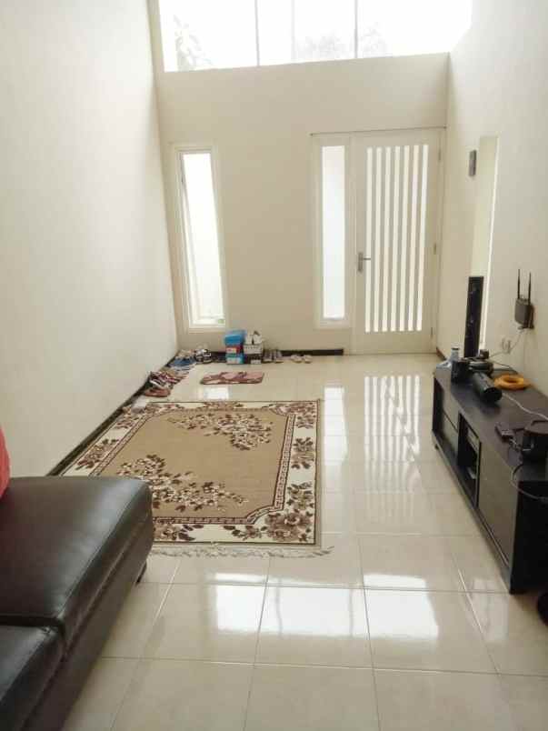 dijual rumah jalan wahidin