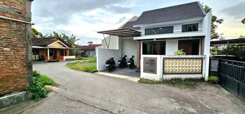 dijual rumah jambidan