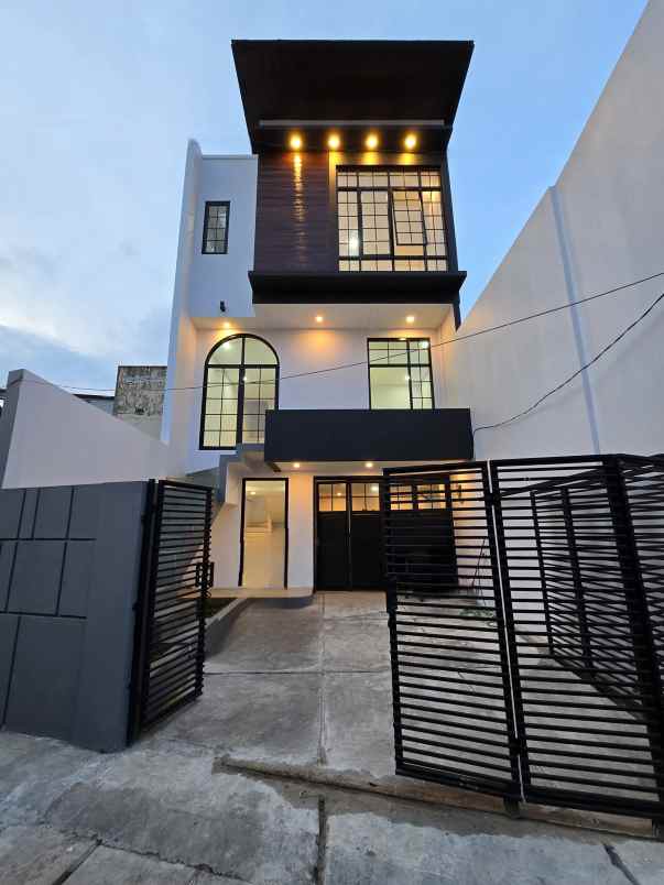 dijual rumah jatinegara kp melayu