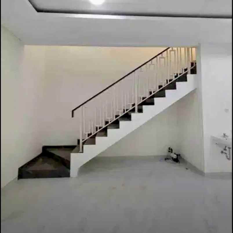 dijual rumah jemursari selatan