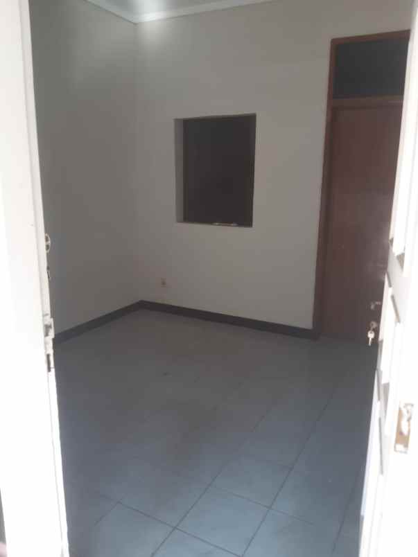 dijual rumah jl antapani bandung