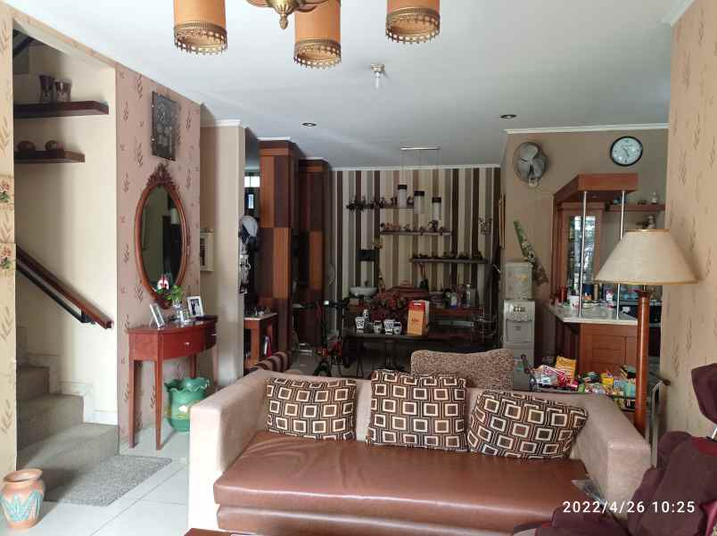 dijual rumah jl arcamanik