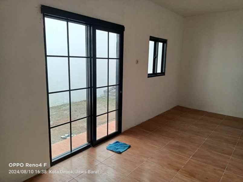 dijual rumah jl boulevard kamila