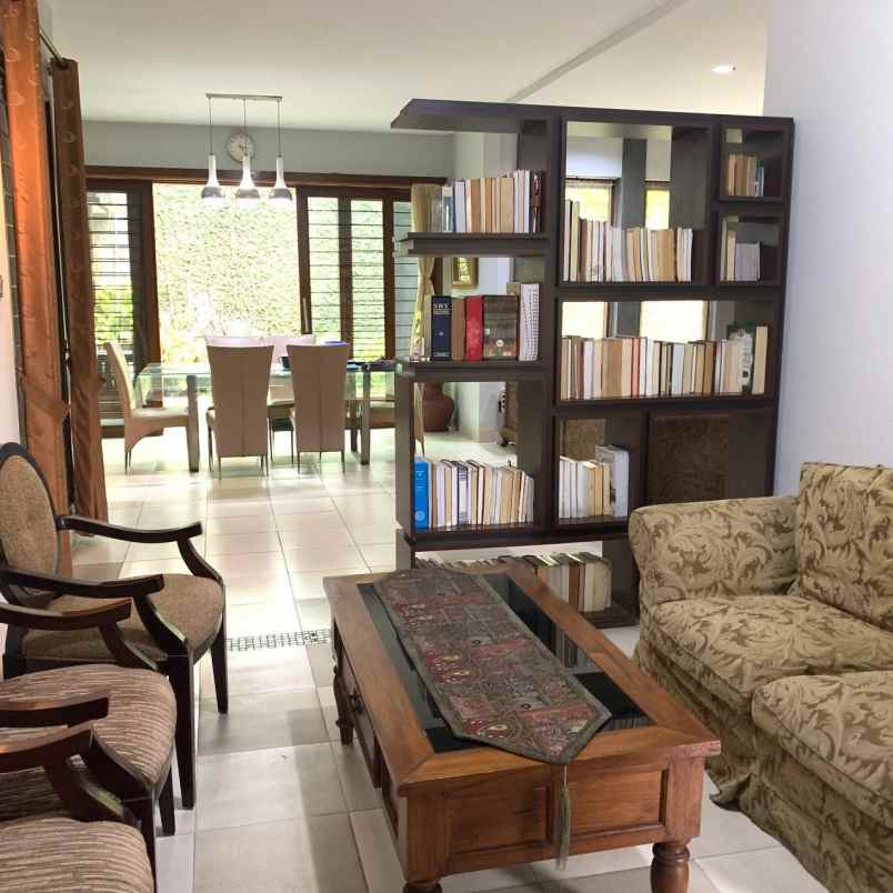 dijual rumah jl cigadung