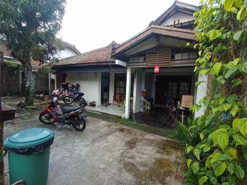 dijual rumah jl cigadung raya syp dago