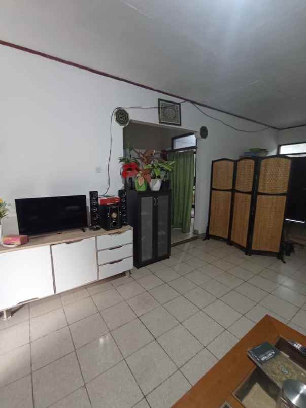 dijual rumah jl cigadung raya syp dago