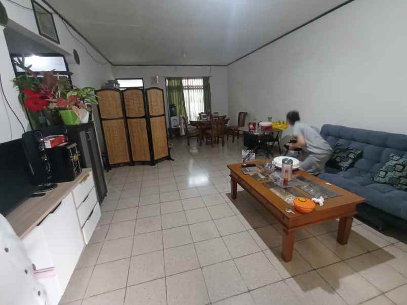 dijual rumah jl cigadung raya syp dago