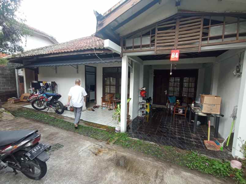 dijual rumah jl cigadung raya syp dago