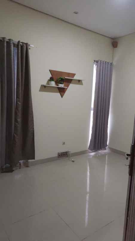 dijual rumah jl dipati unus the royal