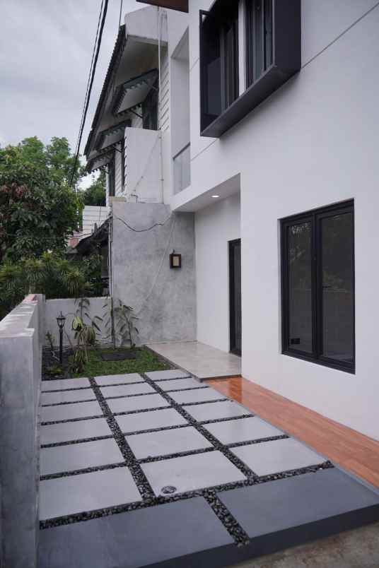 dijual rumah jl ice skating arcamanik