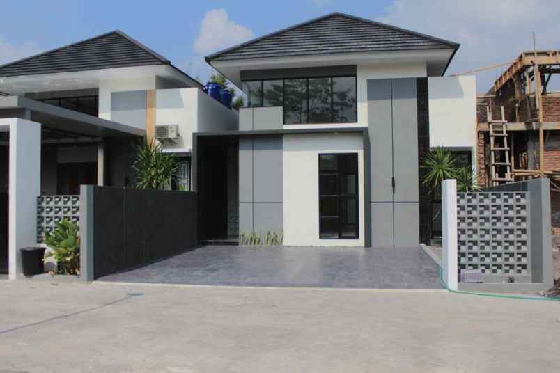 dijual rumah jl kaliurang km 12 5