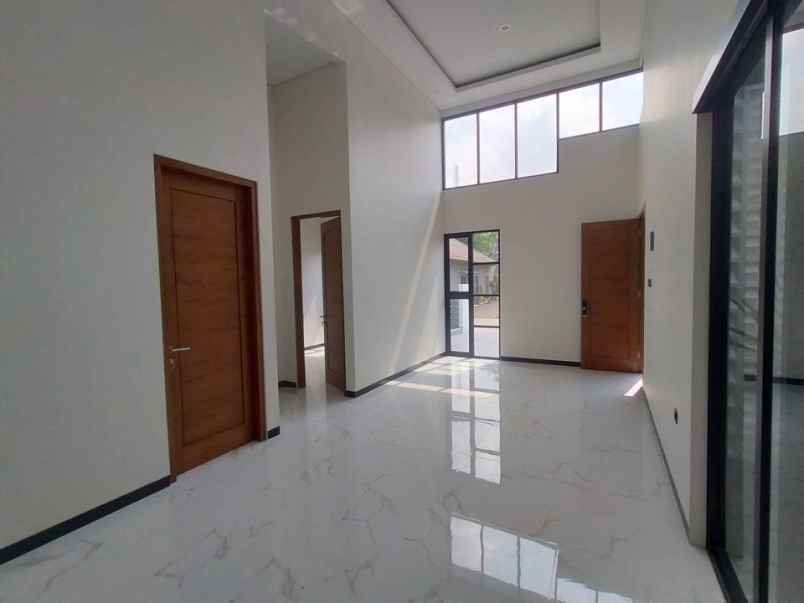 dijual rumah jl kaliurang km 12 5