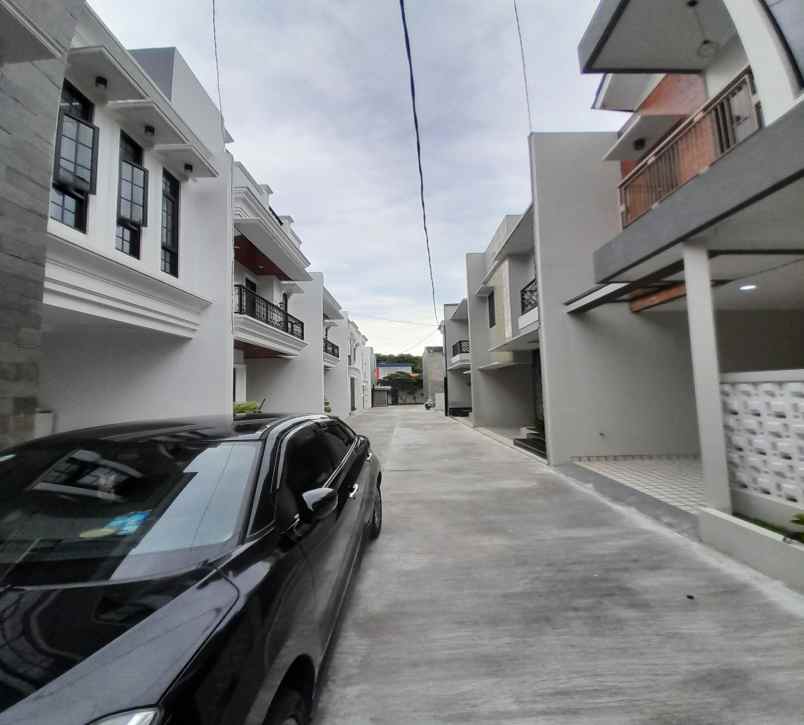 dijual rumah jl keadilan raya rangkapan