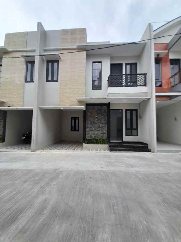 dijual rumah jl keadilan raya rangkapan