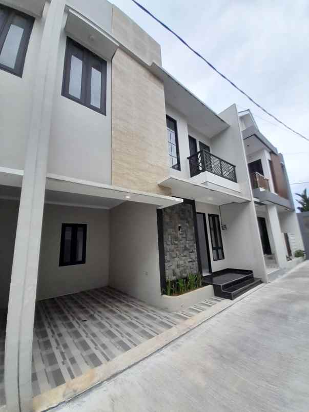 dijual rumah jl keadilan raya rangkapan