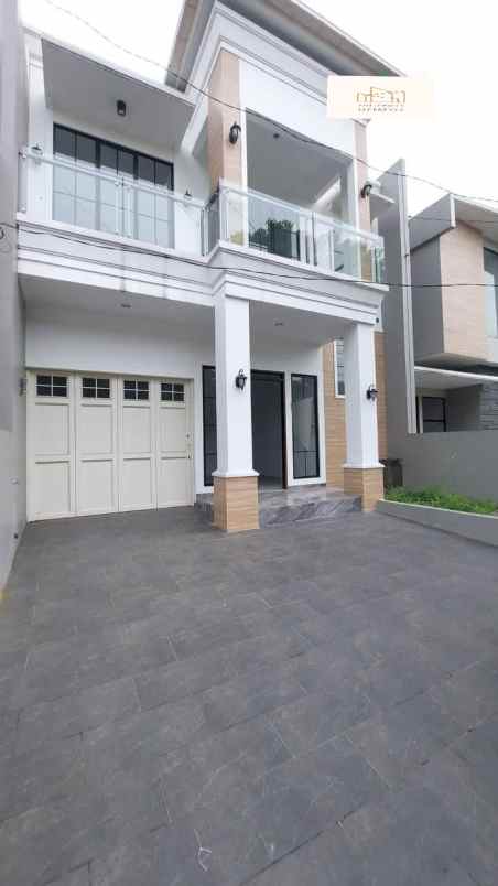 dijual rumah jl komplek batununggak