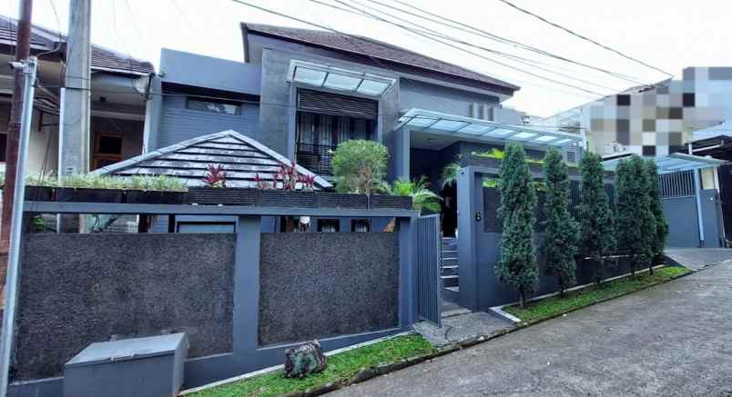 dijual rumah jl komplek batununggak