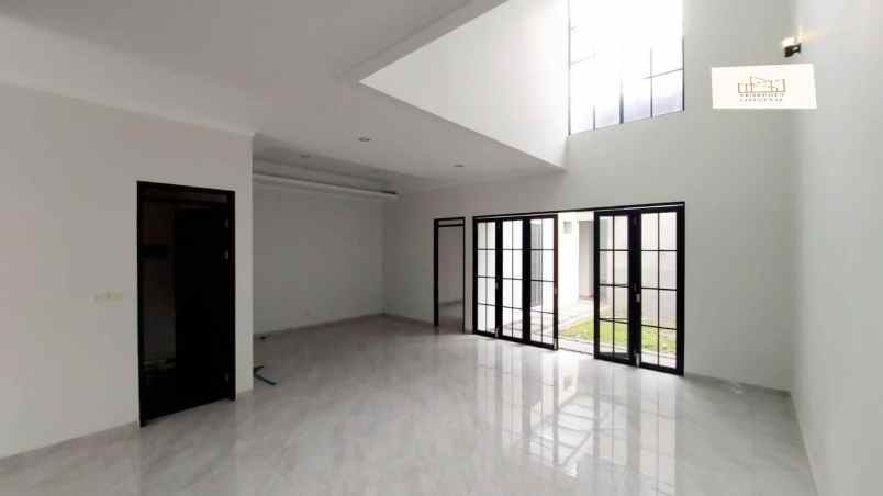 dijual rumah jl komplek batununggak