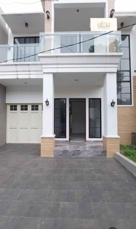 dijual rumah jl komplek batununggak