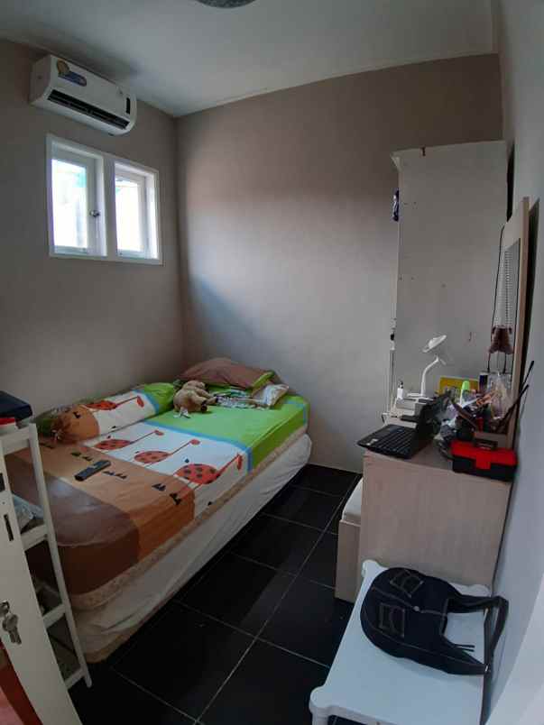 dijual rumah jl komplek mega cinere