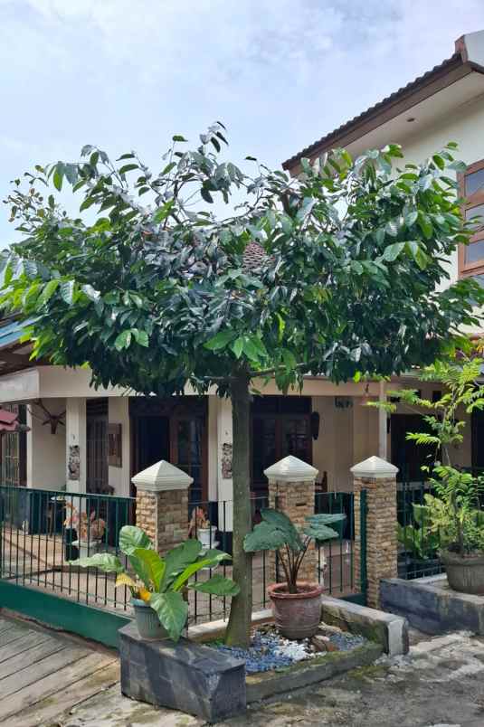 dijual rumah jl komplek mega cinere