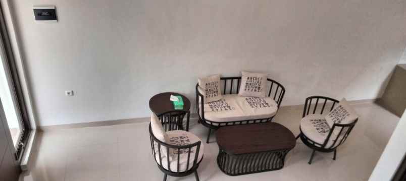 dijual rumah jl lestari pamulang barat