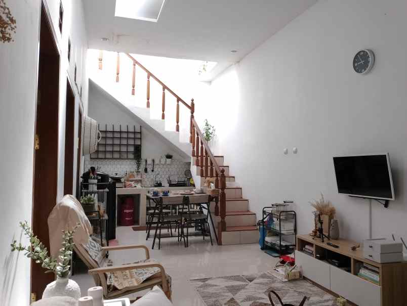 dijual rumah jl merkuri venus tata