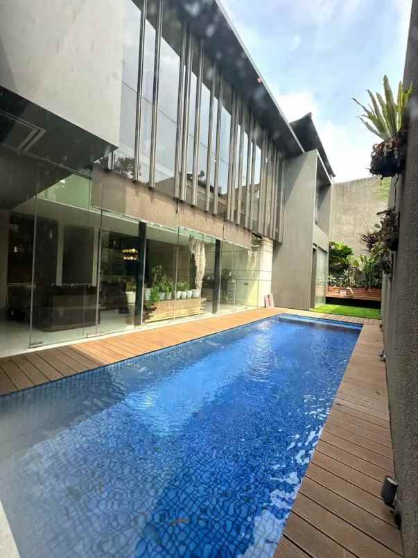 dijual rumah jl panglima polim kec