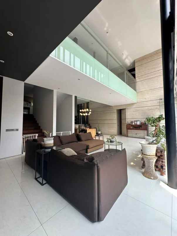 dijual rumah jl panglima polim kec