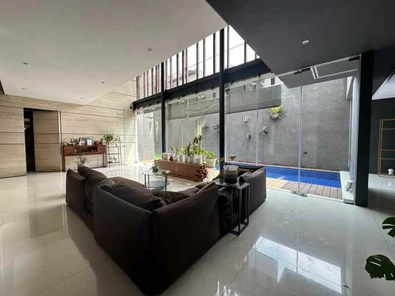 dijual rumah jl panglima polim kec