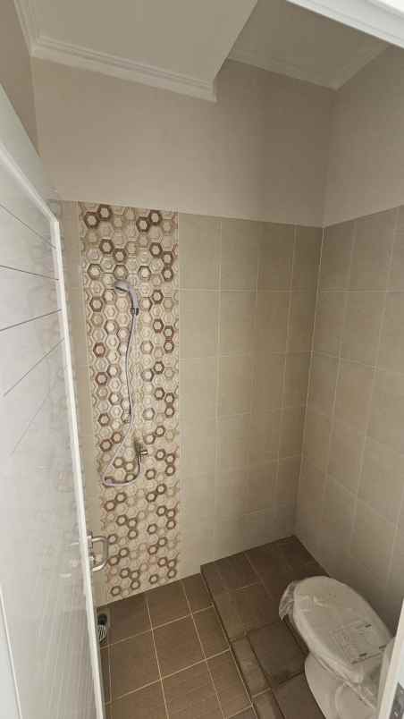 dijual rumah jl parpostel raya jati