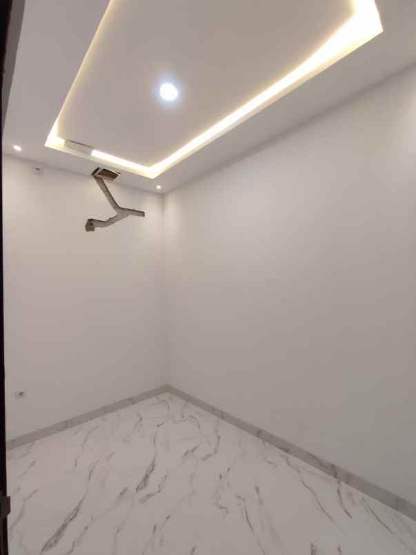 dijual rumah jl persahabatan raya