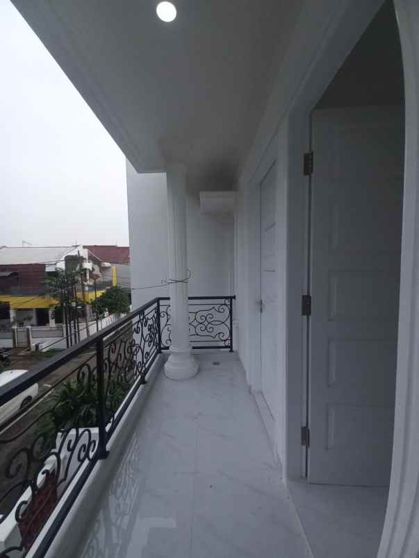 dijual rumah jl pondok kelapa duren