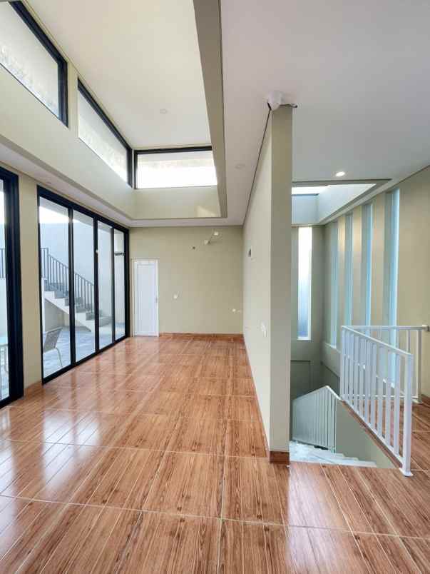 dijual rumah jl pulomas