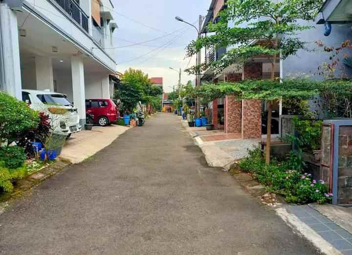 dijual rumah jl puri cinere hijau