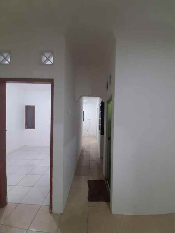 dijual rumah jl puri cinere hijau